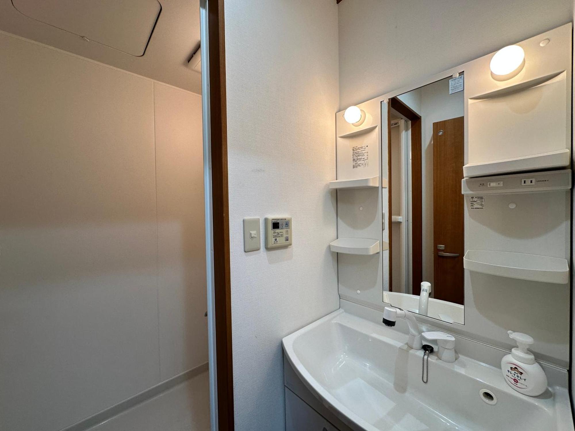 大阪鶴橋駅徒歩2分 トイレ浴室複数あり3階建て一軒家車庫付き公寓 外观 照片